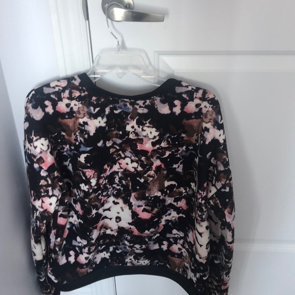 New ardenes floral black and pink sweater - Picture 3 of 3